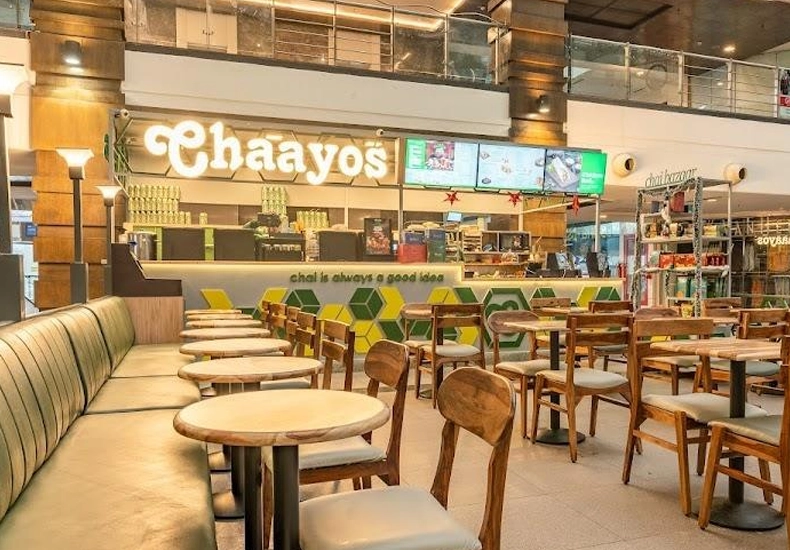 Mahagun Metro Mall foodcourt